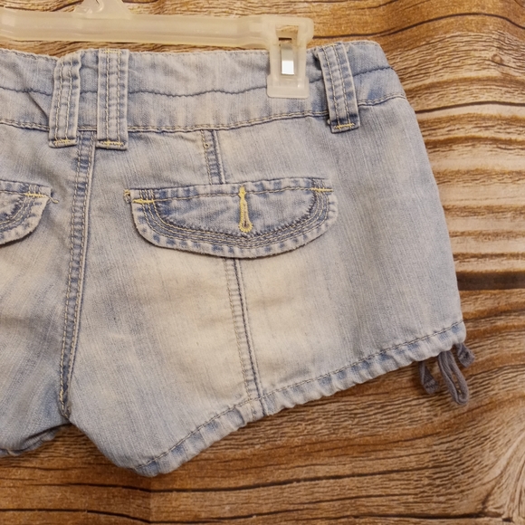 Short Shorts Almost Famous Light Blue Jeans - Picture 8 of 12